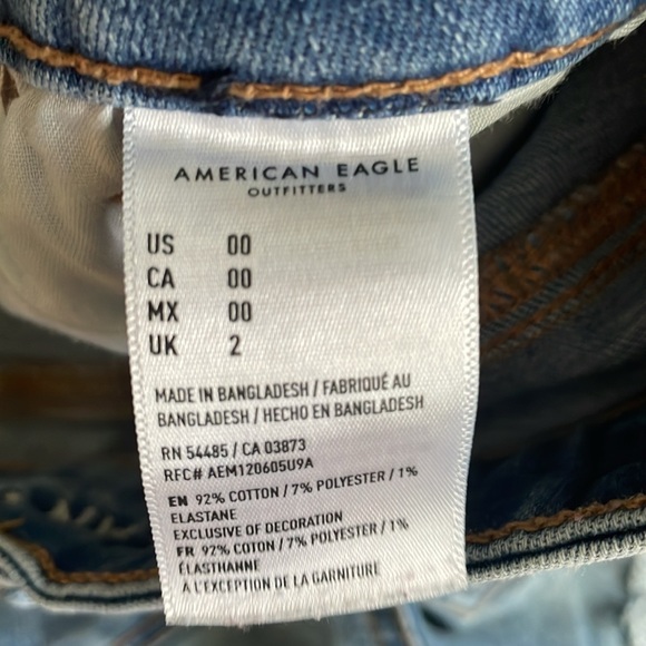 They are blue jean shorts size 00 in US. - Picture 3 of 3